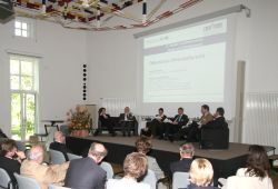 Podiumsdiskussion im Seminarraum